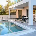 Apartment Aqua Lora Nikiana