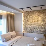 Aqua Lora Apartment