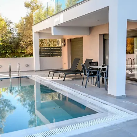 شقة Aqua Lora نِكيانا