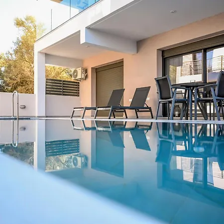 Aqua Lora Apartment *