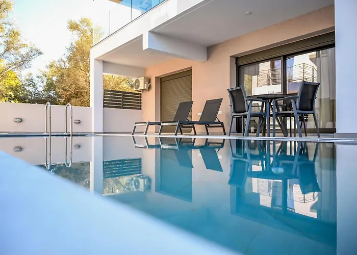 Aqua Lora Apartment *